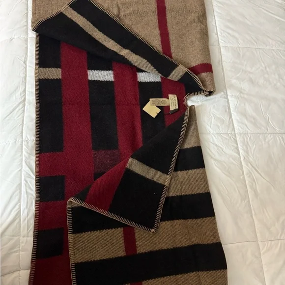 Burberry Burgundy and Black Wool Poncho - Picture 4 of 8